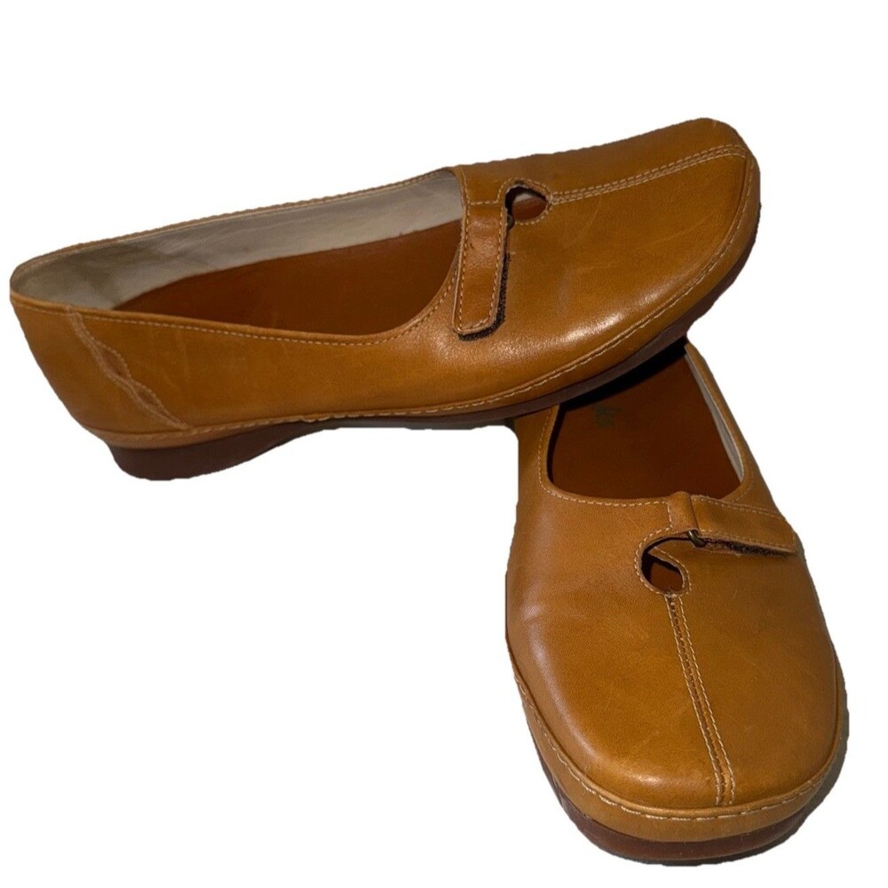 Clarks Vtg 33160 Womens 7M Light Brown Leather Cushioned Adjustable Tab Flats